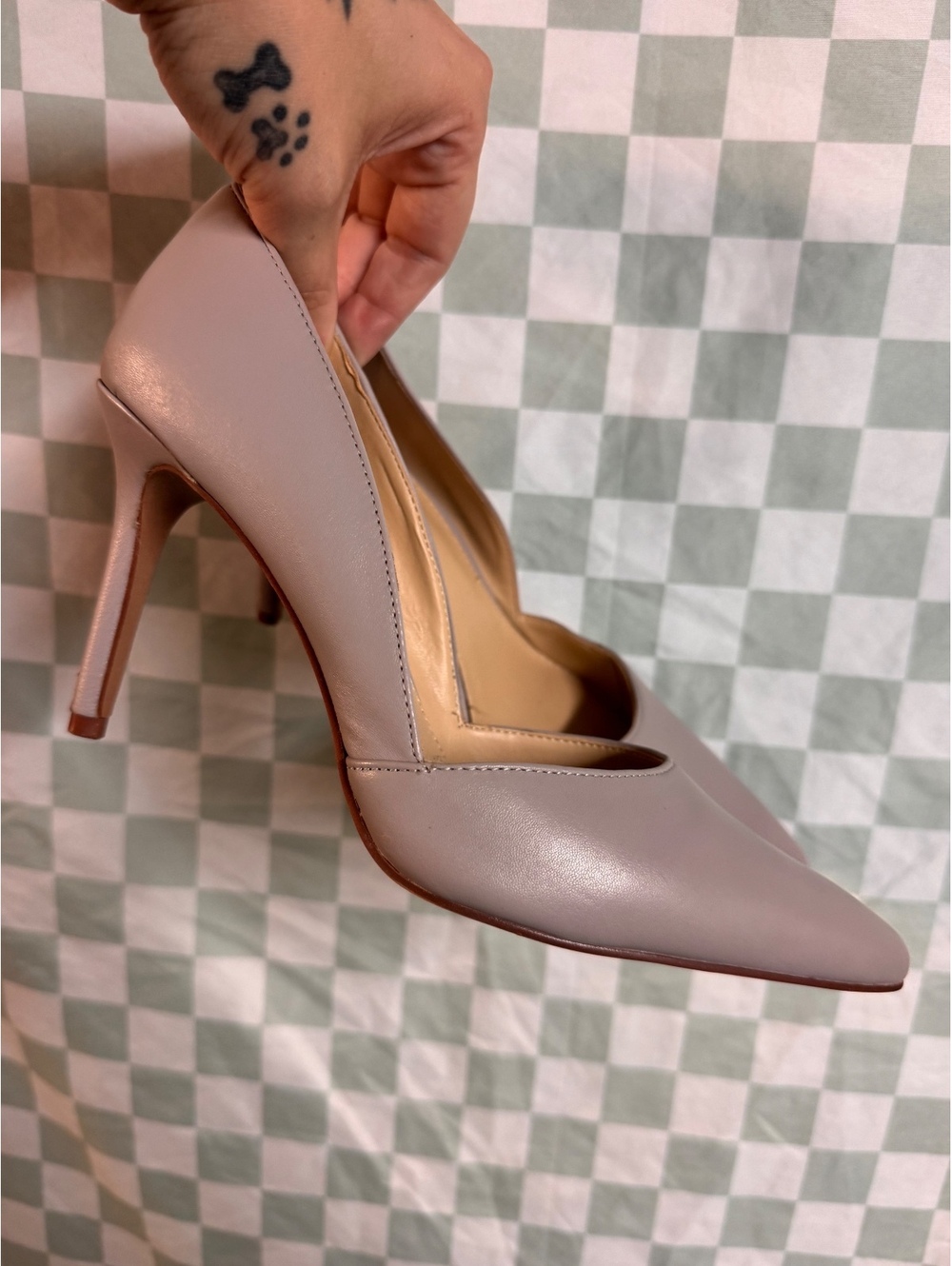 Vince Camuto Women's 8M Pointed Toe High Heel Pumps in Taupe - Picture 4 of 10